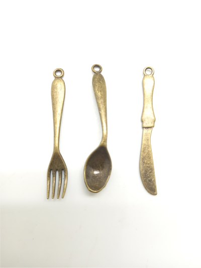small-bronze-utensils