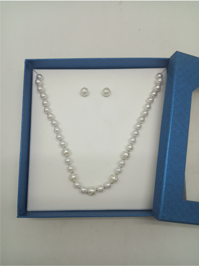 pearl-and-diamonds-necklace-and-earring-set