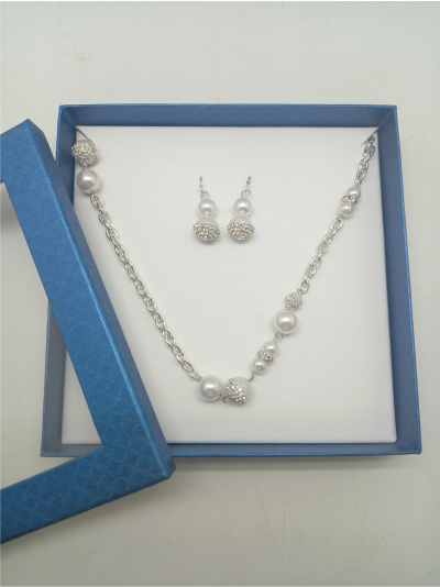 pearl-and-diamonds-necklace-and-earring-set-2