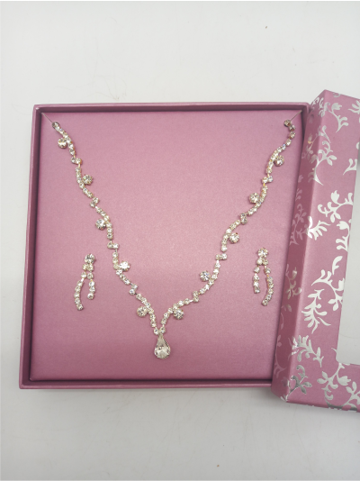 tivocl-collection-diamond-necklace-and-earrings-set-1