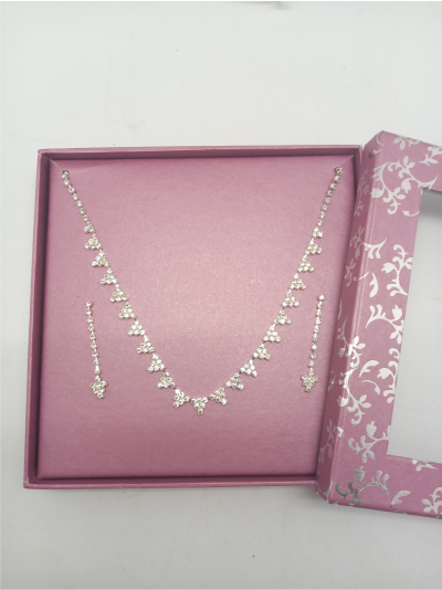 tivocl-collection-diamond-necklace-and-earrings-set-3