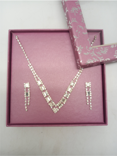 tivocl-collection-diamond-necklace-and-earrings-set-4